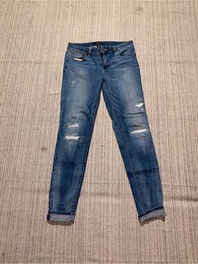 WHITE HOUSE BLACK MARKET Women's Distressed Skinny Jeans Size 6 Denim Dark Wash